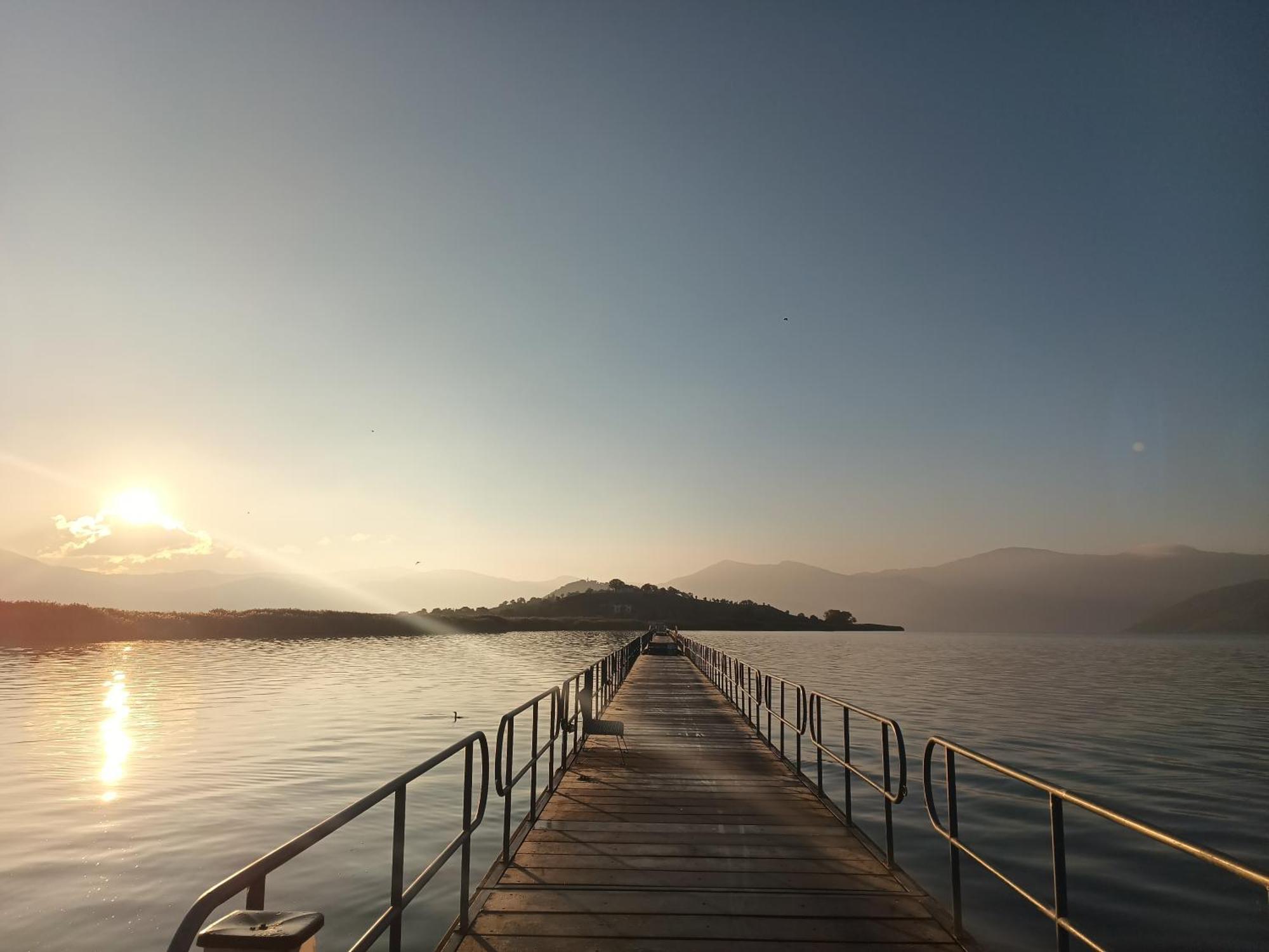 ホテル Agios Achillios エクステリア 写真